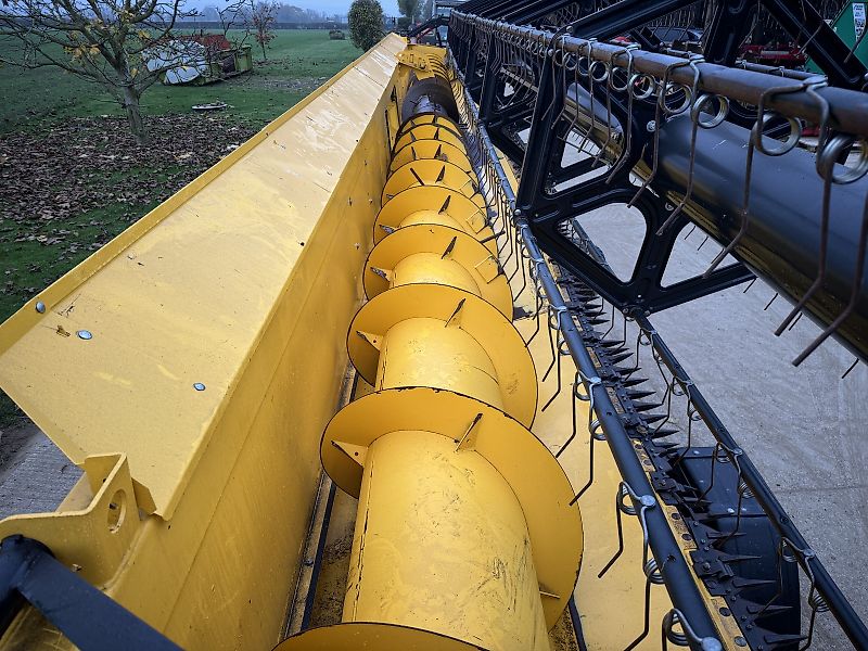 New Holland 41ft Varifeed Header